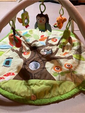 Skip Hop Green Owl & Nature Activity Play Mat with Hanging Plush Toys